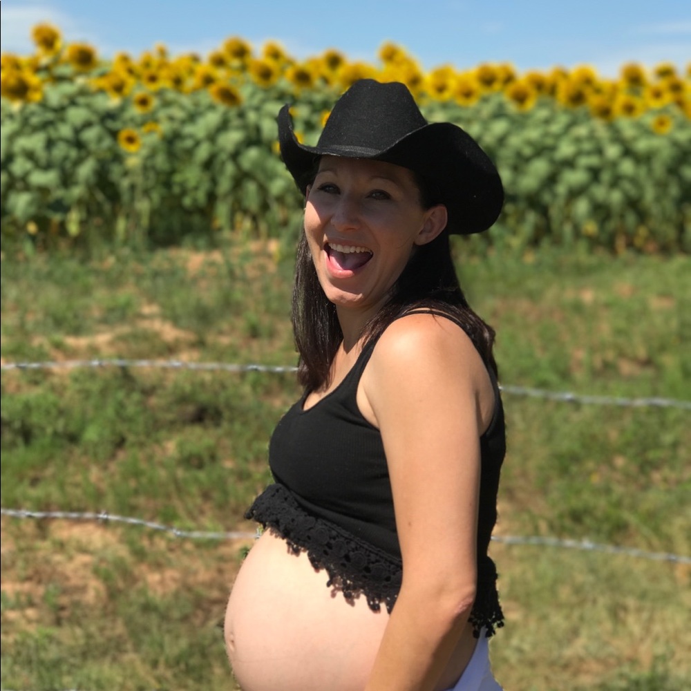 Meet your Posher, Lora